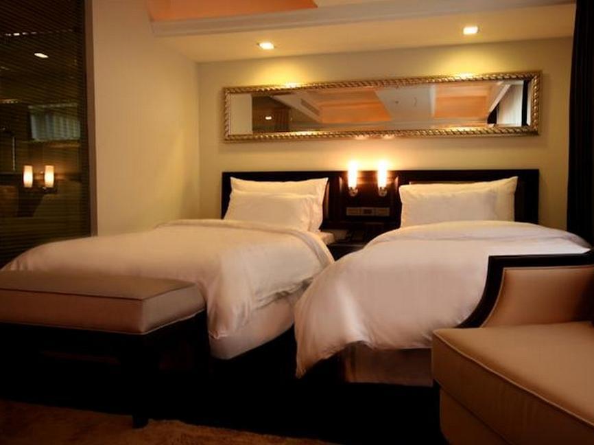 Gulliver'S Tavern Hotel Bangkok Extérieur photo