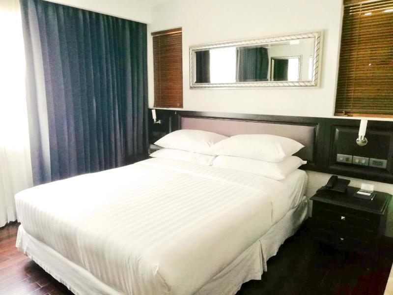 Gulliver'S Tavern Hotel Bangkok Extérieur photo