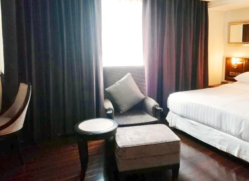 Gulliver'S Tavern Hotel Bangkok Extérieur photo