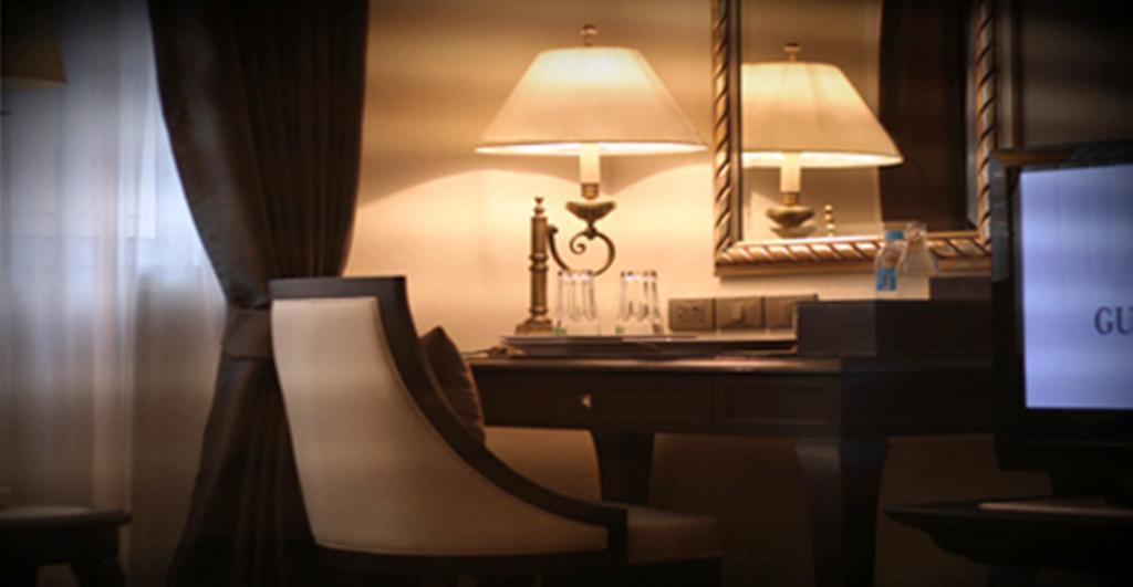 Gulliver'S Tavern Hotel Bangkok Extérieur photo