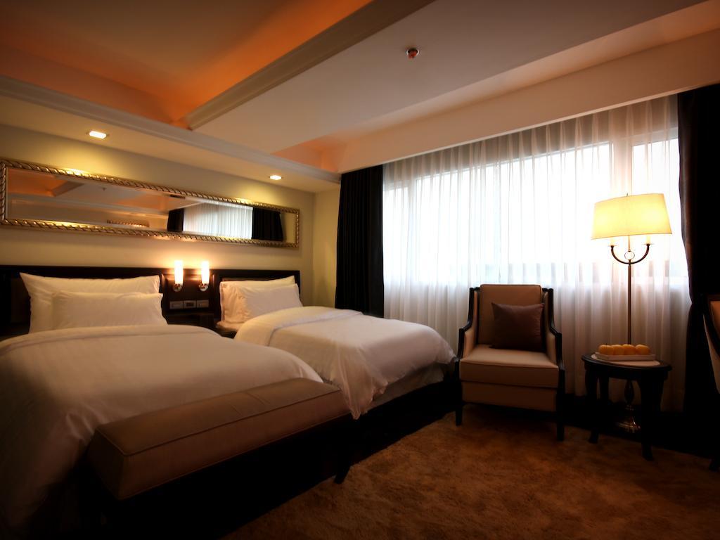 Gulliver'S Tavern Hotel Bangkok Extérieur photo